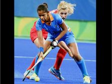 ஒலிம்பிக் ஹாக்கி.. ஆஸி.,வுடன் சொதப்பிய இந்திய மகளிர்... 1-6 கோல் கணக்கில் தோல்வி !