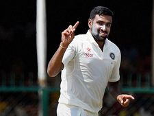 அசத்தல் பவுலிங்.. டெஸ்ட் கிரிக்கெட்டில் அஸ்வினுக்கு முதல் ரேங்க்! #Ashwin