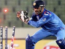 என்னா ஸ்டம்பிங் பாஸ்... மொஹாலியில் மிரட்டிய டோணி! #indvsnz