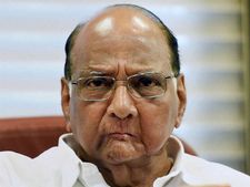 லோதா கமிட்டியால் நெருக்கடி.. மும்பை கிரிக்கெட் சங்க தலைவர் பதவியிலிருந்து சரத் பவார் ராஜினாமா!