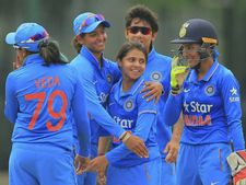 4 நாடுகள் பங்கேற்ற கிரிக்கெட் போட்டி: கோப்பையை வென்று சாம்பியனானது இந்திய மகளிர் அணி!