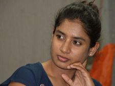 அழகா இருக்கீங்களே, நடிக்க வாங்களேன்.. மித்தாலி ராஜுக்கு வலைவிரித்த சினிமா!