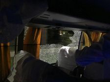ஆஸி. கிரிக்கெட் வீரர்கள் சென்ற பஸ் மீது கல்வீச்சு.. ஏன், எதற்காக?
