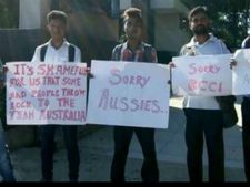 ஆஸி. கிரிக்கெட் வீரர்களிடம் வித்தியாசமான முறையில் மன்னிப்பு கேட்ட இந்திய ரசிகர்கள்!