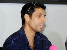 என்னை பார்த்து ஊரே சிரிக்குது... மனமுடைந்து கலங்கினார் நெஹ்ரா