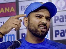 டோணி விளையாடியதில் ஆச்சர்யப்பட ஒன்றும் இல்லை.. ரோஹித் சர்மா அதிரடி பேட்டி