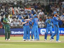 கோஹ்லி அதிரடி... தென்னாப்பிரிக்காவை பந்தாடிய இந்தியா.. கெத்து வெற்றி!