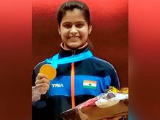 பங்கேற்ற இரண்டு சர்வதேச போட்டிகளிலும் தங்கம்…. அசத்தும் பிளஸ் 1 மாணவி