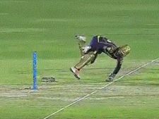 2004ல் நடந்த அதே சம்பவம்.. பறந்து கீப்பிங் செய்த தினேஷ் கார்த்திக்.. அந்த ஒரு விக்கெட்! - வீடியோ