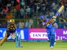 கொஞ்சம் கொஞ்சமாக டோணியாக மாறி வரும் தினேஷ் கார்த்திக்... ஐபிஎல்லில் அசத்துகிறார்!