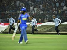 ராஜஸ்தானுக்கு எதிரான ஆட்டம் மழையால் பாதிப்பு... டெல்லி சொதப்பல் தோல்வி