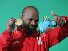தந்தை எட்டடி பாய்ந்தால்... சதீஷ் சிவலிங்கம் 16 அடி பாய்ந்தார்!