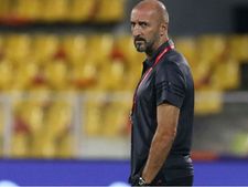 எப்சி புனே சிட்டியின் தலைமை கோச் பதவி விலகினார்!
