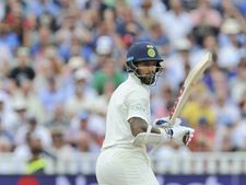 முரளி விஜய்க்கு ஒரு நியாயம், தவானுக்கு ஒரு நியாயமா? சீக்கிரம் வீட்டுக்கு அனுப்புங்க