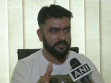 இந்திய தேசிய கீதத்தை பாடிய பாகிஸ்தான் ரசிகர்.. ஏன் என்ன காரணம்?