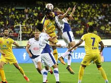 கேரளா அணியை அதன் சொந்த மண்ணில் வீழ்த்தி பெங்களூரு அணி அபார வெற்றி!!