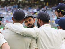 Ind vs Aus : என்னத்த சொல்றது? டிஆர்எஸ் ரிவ்யூவுக்கும் கோலிக்கும் ஏணி வைச்சா கூட எட்டாது!!