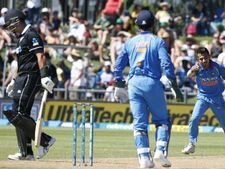 Ind vs NZ 5th ODI : கொடுத்த பில்ட்-அப் எல்லாம் வீணாப் போச்சே.. தோனி ரசிகர்கள் ஏமாற்றம்!