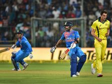 டி20 தொடரில் இந்தியாவுக்கு தோல்வி.. ஆனால் ராகுல், கோலி, தோனிக்கு முன்னேற்றம்!!