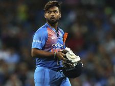 Ind vs Aus : தினேஷ் கார்த்திக் இடத்தை பறித்த ரிஷப் பண்ட்.. அணியில் இடம் பெற்ற ராகுல், விஜய் ஷங்கர்