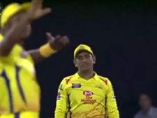 தம்பி டீ இன்னும் வரல..! போ... போயி பந்தை போடு..! அப்பீல் செய்த பிராவோவுக்கு தல தோனி ரியாக்சன்