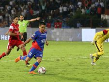 ISL 2019 : கோல் மழை.. நார்த் ஈஸ்ட் அணியை வீழ்த்திய பெங்களூரு.. இறுதிப் போட்டிக்கு தகுதி பெற்றது!
