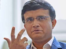 ஏழரையை கூட்டுமா டெல்லி கேபிடல்ஸ் அணியின் ஆலோசகர் பதவி? கங்குலி விளக்கம்!