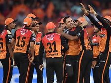 SRH vs RCB: ருத்ரதாண்டவமாடி 231 ரன்களை குவித்த ஹைதராபாத்.. 113 ரன்னில் சரண்டரான பெங்களூர்