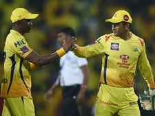காயத்தால் விலகிய அவர்...! அதிர்ச்சியில் தல தோனி... சிஎஸ்கே அணிக்கு சிக்கல்.. கவலையில் ரசிகர்கள்