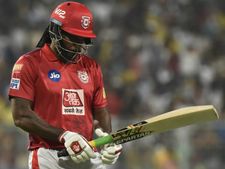 KXIP vs RCB: என்னா அடி…!! பெங்களூரு பந்துவீச்சை சிதறடித்த கெயில்.. அபார அரைசதம்