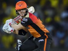 CSK vs SRH: பெயர்ஸ்டோவ் டக் அவுட்.. ஆனாலும் விளாசிய வார்னர், மணிஷ் பாண்டே.. இருவரும் அரைசதம்