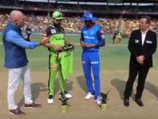 RCB vs DC: பச்சை டிரெஸ், சிகப்பு நிற தொப்பி, கலர் மாறிய பெங்களூரு அணி… ஏன்? என்னாச்சு?