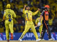 எங்கள தோற்கடிக்க உங்க எல்லாருக்கும் தில் வேணும்… இருக்கா? எதிரணியை வம்பிழுக்கும் சென்னை வீரர்