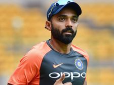ஓபனிங் ஆடினார்.. இப்ப இடத்தை மாத்துறார்.. கேப்டன்னா இப்படி தான் செய்வாங்களா! சிக்குகிறாரா ரஹானே?
