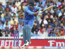 தல தோனி, தளபதி கோலி..!! இங்கிலாந்துக்கு எதிராக யாரும் செய்யாத சாதனை... உங்களுக்காக வெயிட்டிங்