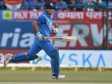 தோனி குறித்து கவலையில் இருக்கும் ரசிகர்கள்.. சமாளிக்கும் இந்திய அணி.. நிலவரம் என்ன?