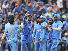 உலகக்கோப்பையில் வேகத்தில் மிரட்டும் 5 வீரர்கள் இவங்க தான்.. நம்ம இந்திய அணியில் யாருப்பா இருக்கா?