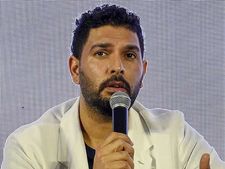 யுவராஜ் சிங்கிற்கு இவ்வளவுதான் மரியாதையா? பரபரப்பை கூட்டிய ரோஹித்.. கொட்டித் தீர்த்த ரசிகர்கள்!