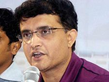 தோனி, ஷமி விஷயத்தில் தவறு செய்தது தான் தோல்விக்கு காரணம்.. சுட்டிக் காட்டும் கங்குலி!