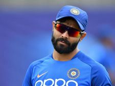 இதுக்குதான் ஜடேஜா டீம்ல இருக்கணும்.. நியூசிலாந்தை சுத்தி சுத்தி அடித்த ஜடேஜா! #INDvsNZ