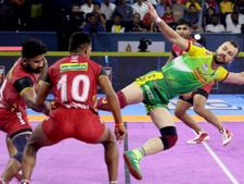 Pro Kabaddi 2019: தெலுகு டைட்னசை துவம்சம் செய்த யு மும்பா.. பாட்னாவை புரட்டியெடுத்த பெங்களூரு