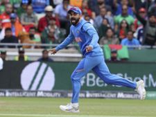 நீ போக வேண்டிய நேரம் வந்துவிட்டது.. கோபத்தில் திட்டிய கோலி.. சமாதானம் செய்த ரோஹித்.. திடுக் சம்பவம்!