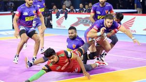 PKL 2019 : பரபரப்பான நிமிடங்கள்.. பெங்களூருவை தாவிப் பிடித்த டபாங் டெல்லி.. அசத்திய நவீன் குமார்!