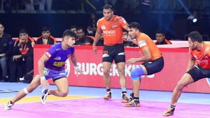 PKL 2019 : இரண்டாம் பாதியில் யு மும்பாவுக்கு சீனே இல்லை.. நேரடியா கிளைமாக்சை காட்டிய டபாங் டெல்லி!