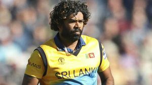 WATCH: இந்த மலிங்காவை என்னன்னு சொல்றது..! இந்த வயசில் இப்படி பண்ணிட்டாரே..! வீடியோ ரிலீஸ்