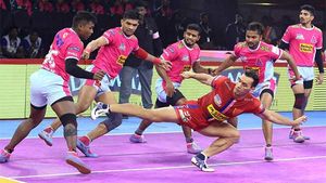 PKL 2019 : மீண்டும் மிரட்டிய நவீன் குமார்.. கடைசி நிமிடத்தில் ஜெய்ப்பூரை வீழ்த்திய டெல்லி!