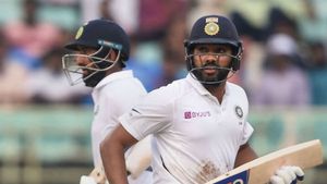 கெட்ட வார்த்தையில் திட்டு வாங்கிய டெஸ்ட் மன்னன்.. கோலியாக மாறிய ரோஹித் சர்மா.. அதிர்ச்சி சம்பவம்!