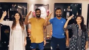 நீ பார்க்கும் பார்வைக்கொரு நன்றி... நம்மை சேர்த்த கொரோனாவுக்கு ஒரு நன்றி.. அண்ணா.. தம்ப்ரீ!