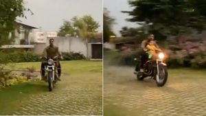 சிலுசிலு காத்து... கருமேகங்கள்... இடையில் உற்சாக பைக் பயணம்... ரசிகன்டா...