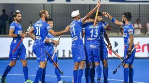 மைதானத்தில் ஹாக்கி அணிகளுக்கு பயிற்சி... இரண்டு மாதங்களுக்கு பிறகு மீண்டும் துவங்கியது